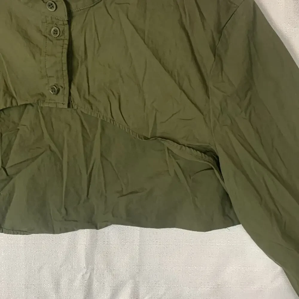 Vetta women's XL army green crop button up faux casual avant casual over lay